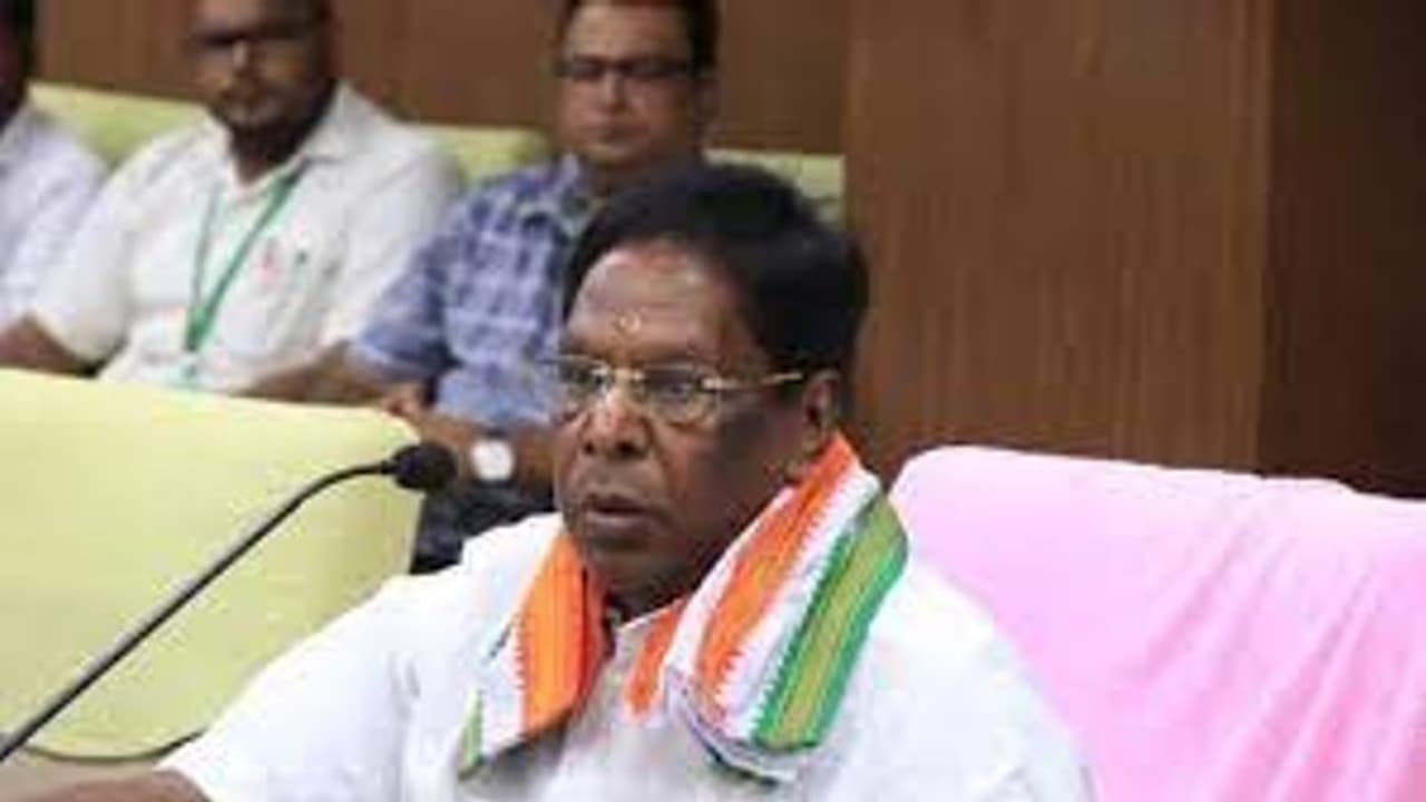 இந்தி திணிப்பை காங்கிரஸ் கட்சி ஒரு போதும் அனுமதிக்காது முன்னாள் முதலமைச்சர் திட்ட வட்டம் இந்தி திணிப்பை காங்கிரஸ் கட்சி ஒரு போதும் அனுமதிக்காது முன்னாள் முதலமைச்சர் திட்ட வட்டம்