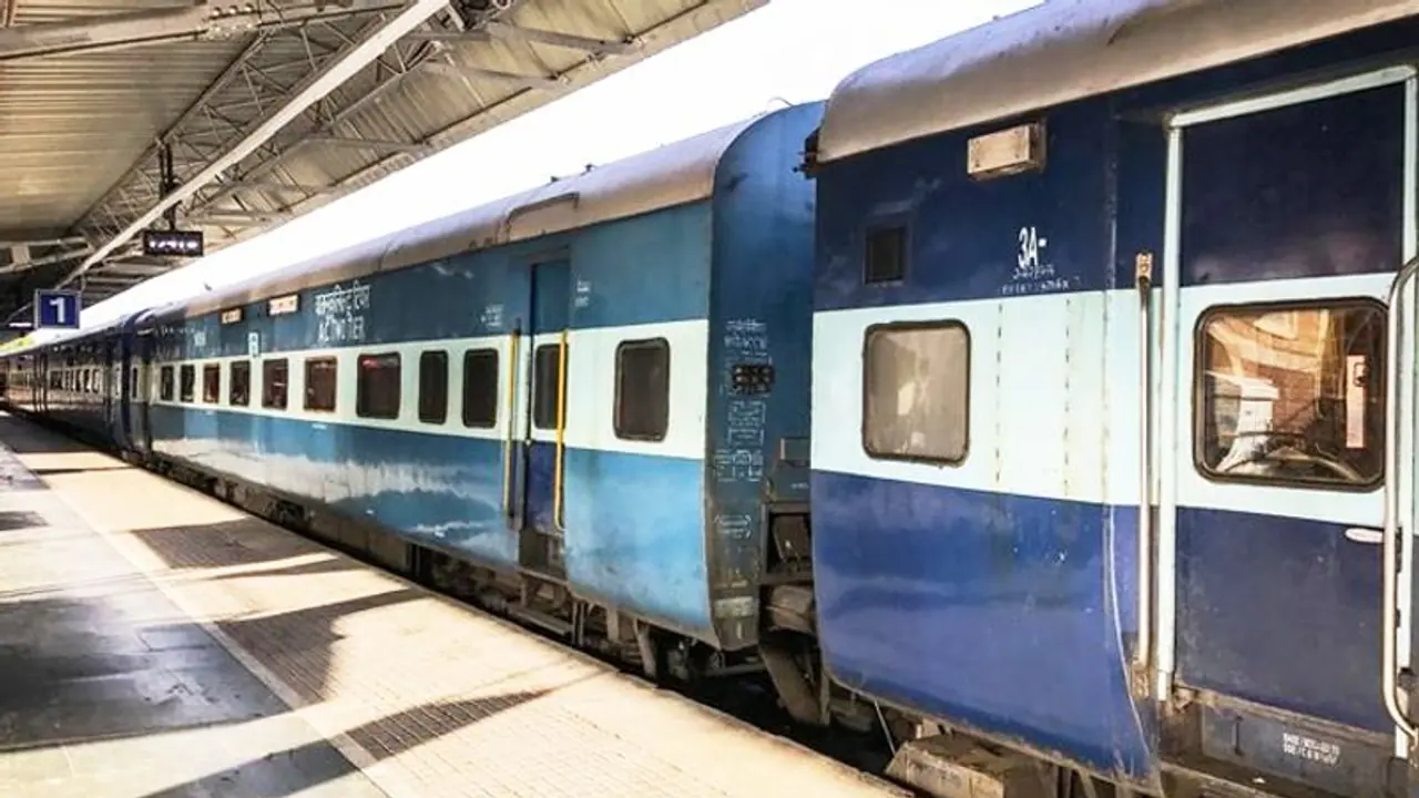 Indian Railways: 17 अक्टूबर को कैंसिल रहेंगी 150 ट्रेनें, यहां देखें पूरी लिस्ट Indian Railways: 17 अक्टूबर को कैंसिल रहेंगी 150 ट्रेनें, यहां देखें पूरी लिस्ट