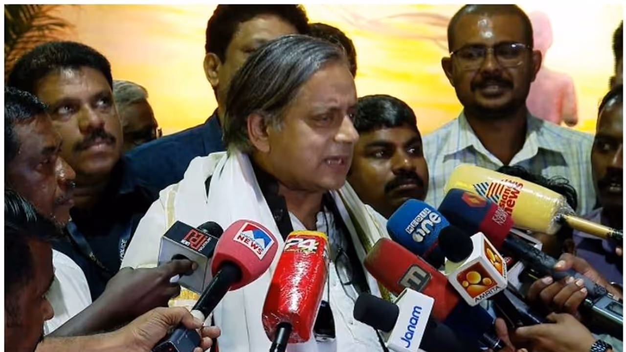 'താൻ 46 വർഷം പാരമ്പര്യമുള്ള ട്രെയിനി'; കെ സുധാകരന് മറുപടിയുമായി ശശി തരൂർ