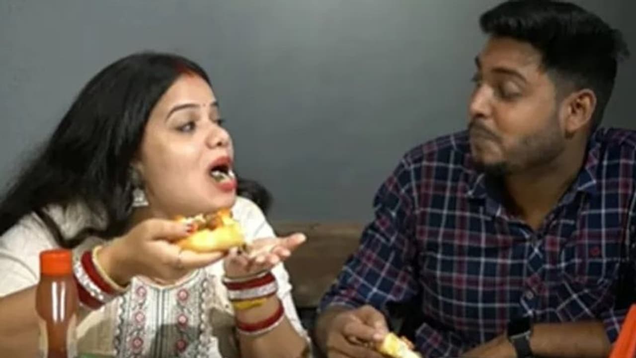 അടുത്ത ഒരു വര്‍ഷത്തേക്ക് എല്ലാ മാസവും ഇവര്‍ക്ക് ഫ്രീ പിസ; ഇവരെ മനസിലായോ?