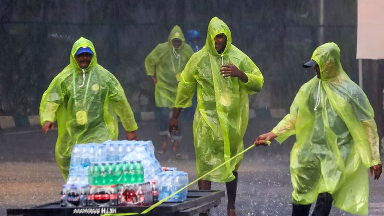 Weather Report: मप्र, महाराष्ट्र सहित कई राज्यों में अभी भी बारिश की संभावना, दिल्ली में एयर क्वालिटी खराब Weather Report: मप्र, महाराष्ट्र सहित कई राज्यों में अभी भी बारिश की संभावना, दिल्ली में एयर क्वालिटी खराब