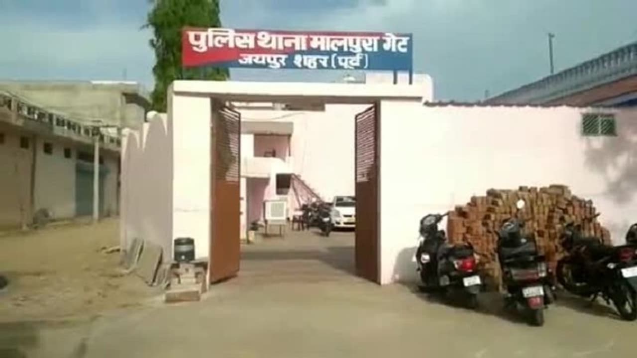 गैंगरेप पीड़िता के मौसा ने की खुदकुशी, सुसाइड से पहले बनाया वीडियो, बोला बेटी की हालत देखी नहीं जाती 