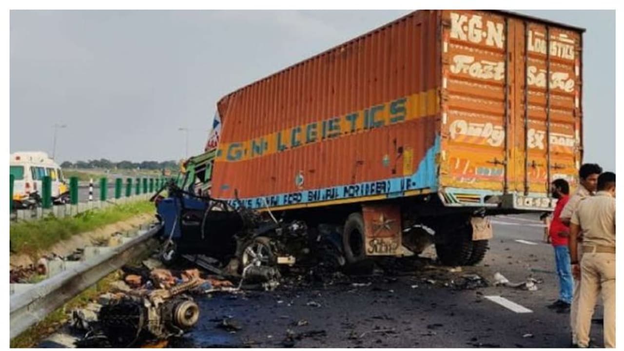 അറംപറ്റി ഫേസ്ബുക്ക് ലൈവ്, 230 കി.മി വേഗതയില്‍ മരണപ്പാച്ചില്‍; ബിഎംഡബ്ല്യു ട്രക്കിലിടിച്ച് നാല് പേര്‍ മരിച്ചു