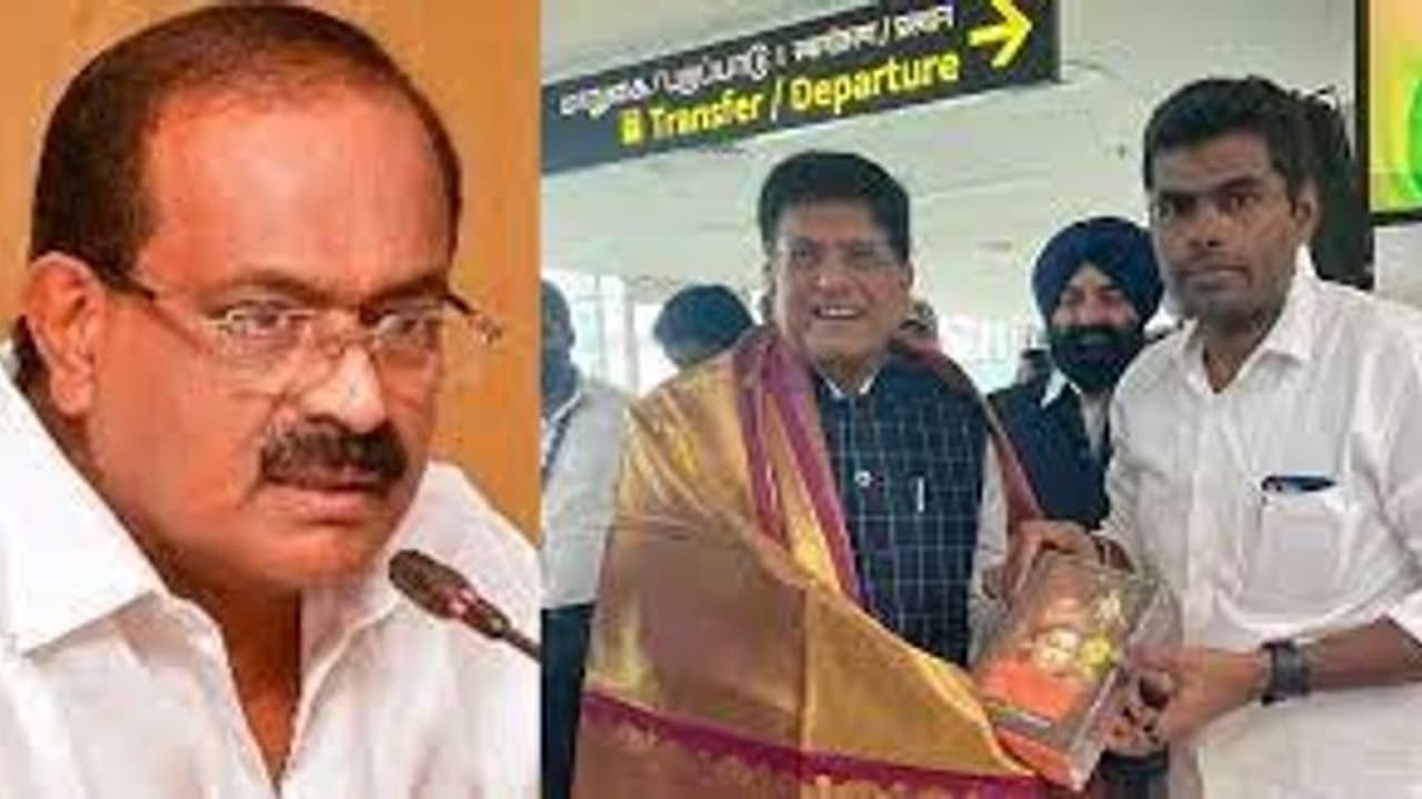 ரேஷன் அரிசி விவகாரம்.. கட்சிக்காரர் சொன்னதை அப்படியே பேசிவிட்டார் அமைச்சர்.. தமிழக அரசு பதிலடி ரேஷன் அரிசி விவகாரம்.. கட்சிக்காரர் சொன்னதை அப்படியே பேசிவிட்டார் அமைச்சர்.. தமிழக அரசு பதிலடி