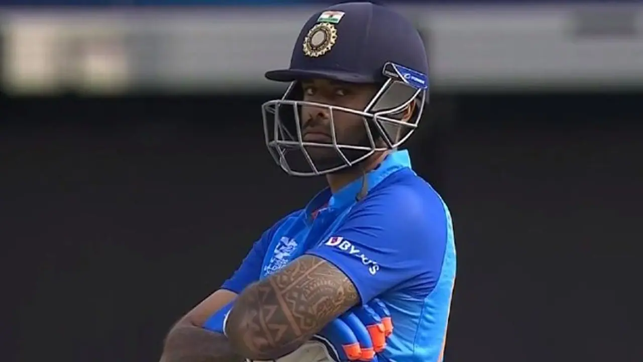 ഐസിസി ടി20 റാങ്കിംഗ്: ഇന്ത്യാ പാക് പോരാട്ടത്തിന് മുമ്പ് രണ്ടാം സ്ഥാനം സുരക്ഷിതമാക്കി സൂര്യകുമാര് യാദവ് ഐസിസി ടി20 റാങ്കിംഗ്: ഇന്ത്യാ പാക് പോരാട്ടത്തിന് മുമ്പ് രണ്ടാം സ്ഥാനം സുരക്ഷിതമാക്കി സൂര്യകുമാര് യാദവ്