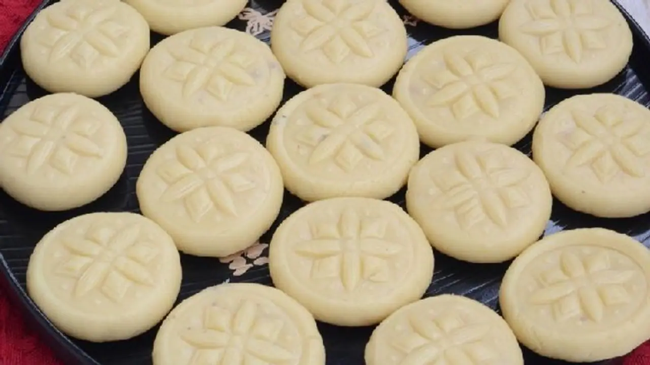 Milk Beda : தீபாவளி ஸ்பெஷல் வீட்டிலேயே சுவையான மில்க் பேடா செய்யலாம் Milk Beda : தீபாவளி ஸ்பெஷல் வீட்டிலேயே சுவையான மில்க் பேடா செய்யலாம்