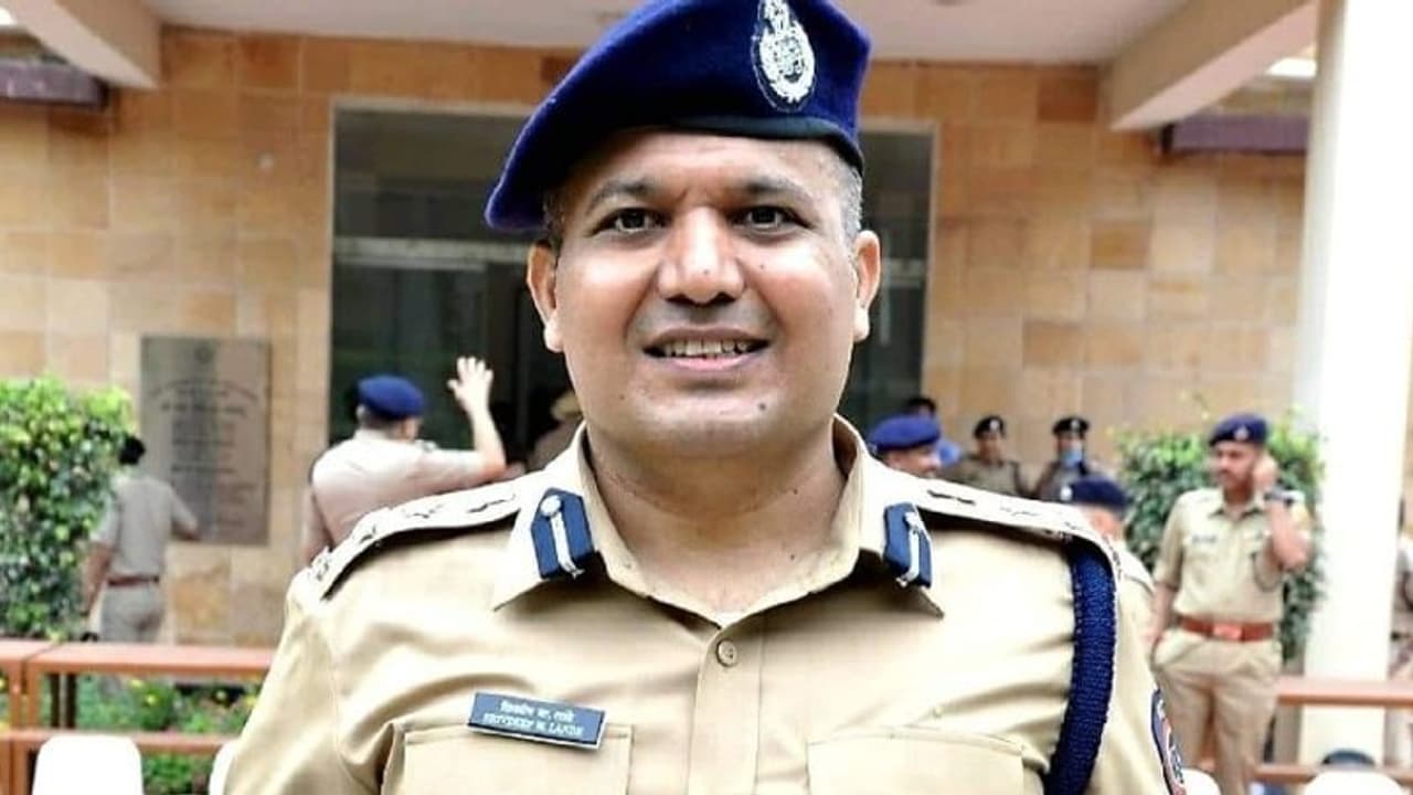 बिहार का ये IPS अफसर बचपन में करना चाहता था अपने पिता की हत्या, शिवदीप लांडे ने किए चौंकाने वाले खुलासे बिहार का ये IPS अफसर बचपन में करना चाहता था अपने पिता की हत्या, शिवदीप लांडे ने किए चौंकाने वाले खुलासे