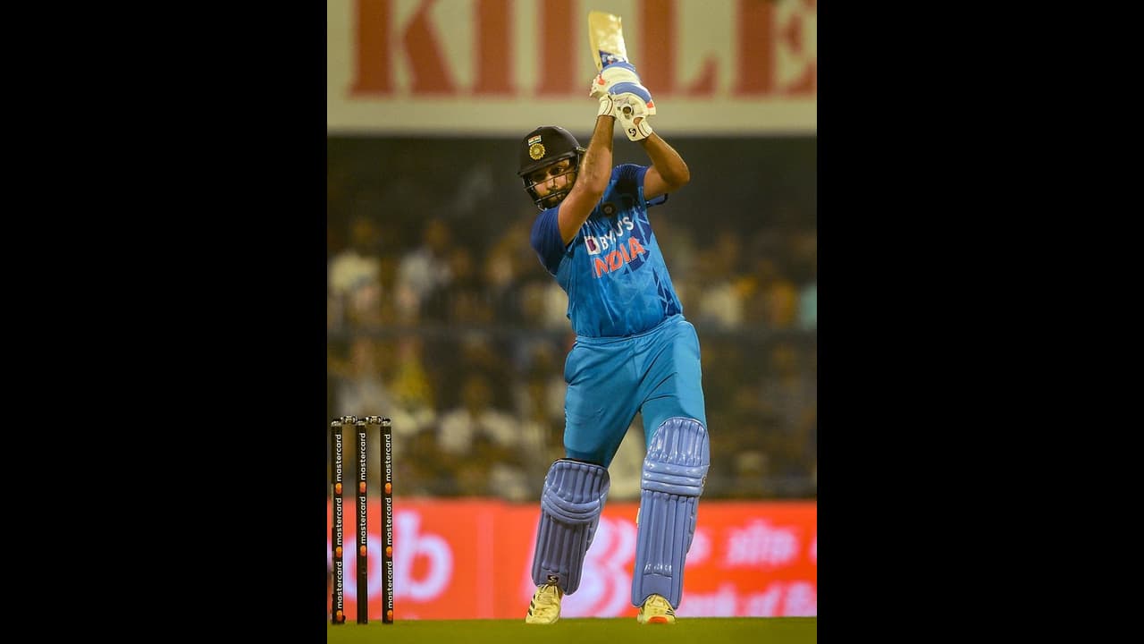 ടി20 ലോകകപ്പ്: സിക്സര്‍ നേട്ടത്തില്‍ യുവിയെയും പിന്നിലാക്കി ഹിറ്റ്‌മാന്‍