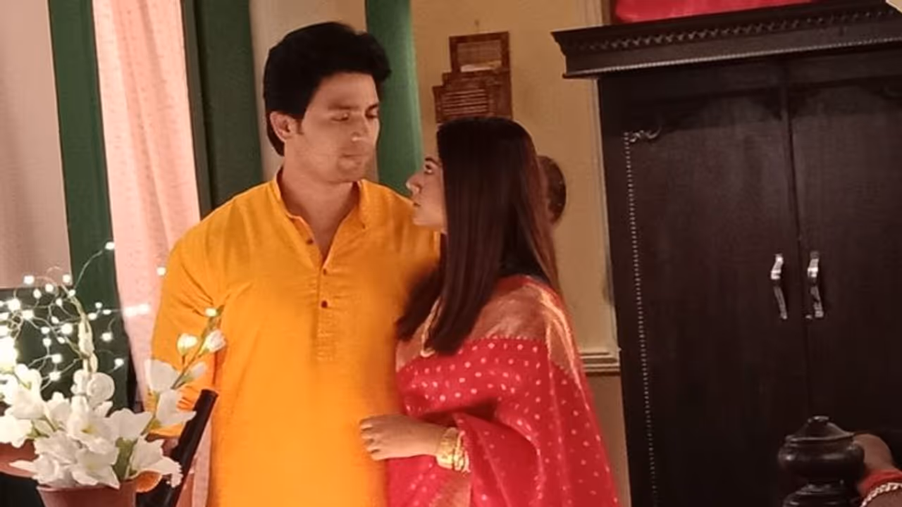 সেটে প্রকাশ্যেই রাহুলের বুকে শুভস্মিতা! ছোট পর্দার ‘হরগৌরী’ এ বার ‘শাহরুখ রানি’?