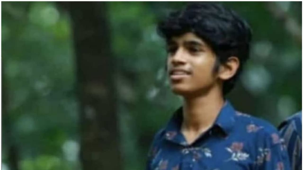 ഭക്ഷണം കഴിച്ച് കിടന്നുറങ്ങിയ കൗമാരക്കാരന്‍ തൂങ്ങി മരിച്ച നിലയില്‍; ദുരൂഹത, കുടുംബം പരാതി നല്‍കി 