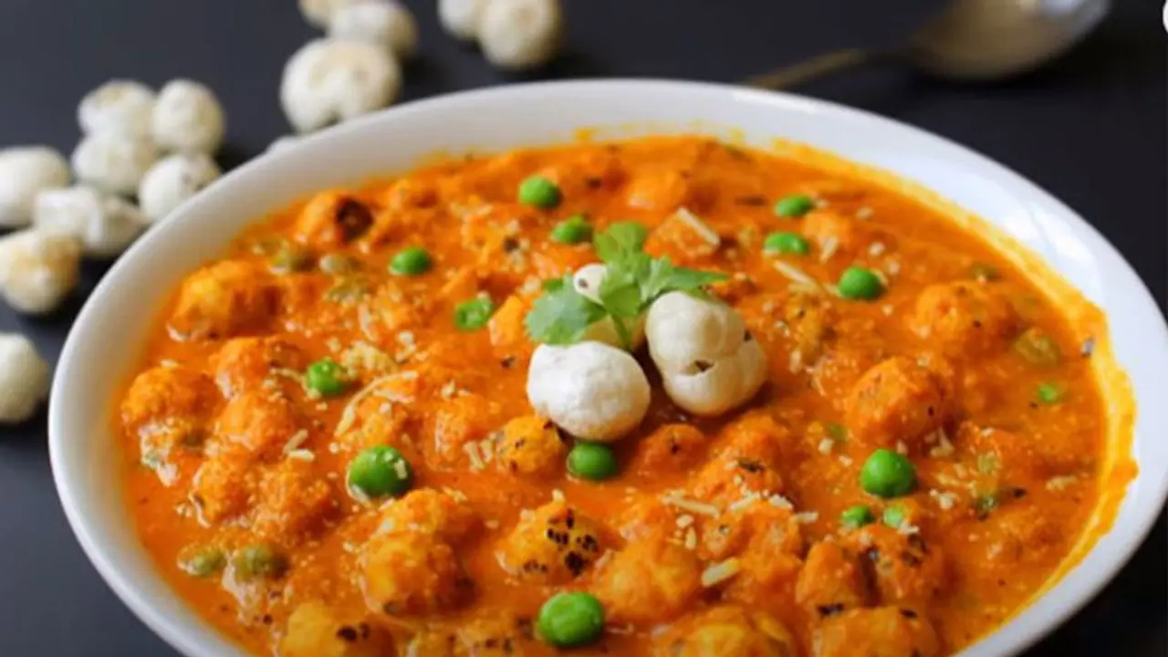 Diwali Recipe:इस दिवाली बनाए मटर मखाने की सब्जी, स्वाद ऐसा की चाट जाएंगे उंगलियां, देखें रेसिपी