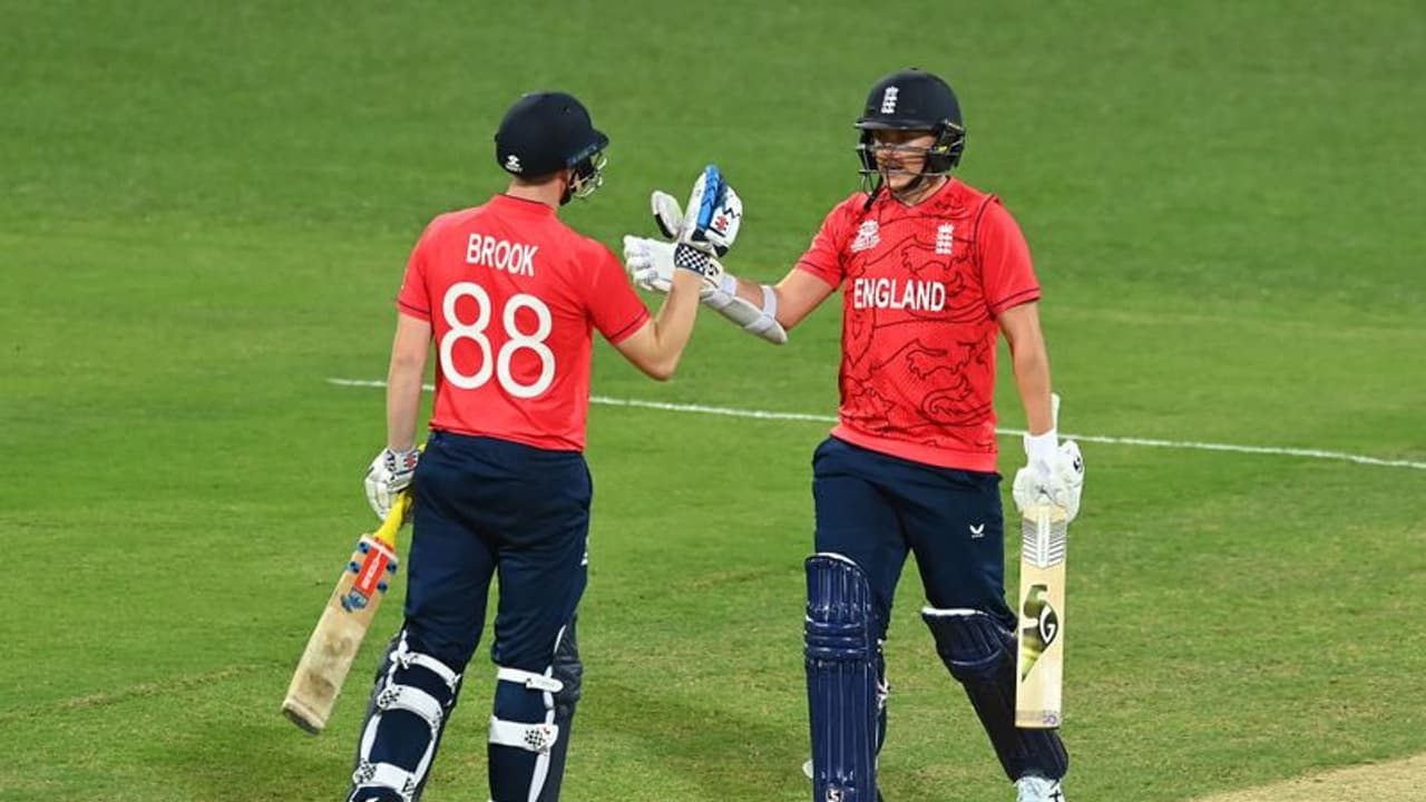 ടി20 ലോകകപ്പ് സന്നാഹം: ബാബറും റിസ്വാനും ഇല്ലാതെ ഇറങ്ങിയ പാക്കിസ്ഥാനെ തകര്ത്ത് ഇംഗ്ലണ്ട് ടി20 ലോകകപ്പ് സന്നാഹം: ബാബറും റിസ്വാനും ഇല്ലാതെ ഇറങ്ങിയ പാക്കിസ്ഥാനെ തകര്ത്ത് ഇംഗ്ലണ്ട്