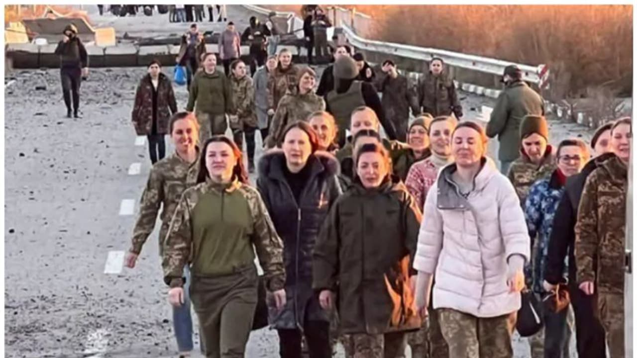യുദ്ധത്തടവുകാരെ പരസ്പരം കൈമാറി റഷ്യയും യുക്രൈനും; ഇവരിൽ 108 സ്ത്രീകളും യുദ്ധത്തടവുകാരെ പരസ്പരം കൈമാറി റഷ്യയും യുക്രൈനും; ഇവരിൽ 108 സ്ത്രീകളും