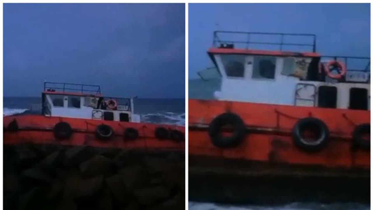 നീണ്ടകരയിൽ ടഗ് ബോട്ട് കടൽഭിത്തിയിൽ ഇടിച്ചുകയറി, ജീവനക്കാരെ രക്ഷപ്പെടുത്തി