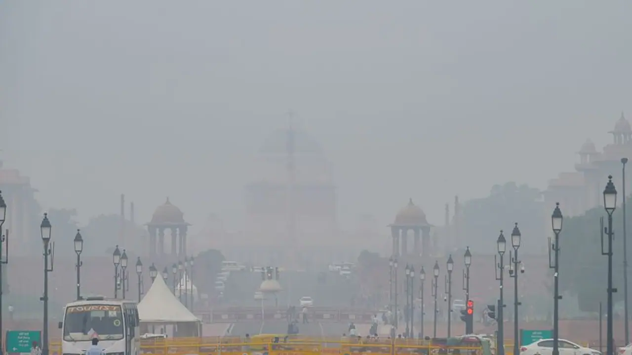 Pollution in Delhi: ಮಿತಿಮೀರಿದ ಮಾಲಿನ್ಯ, ರೆಡ್‌ ಜೋನ್‌ ಸನಿಹ ದೆಹಲಿ!