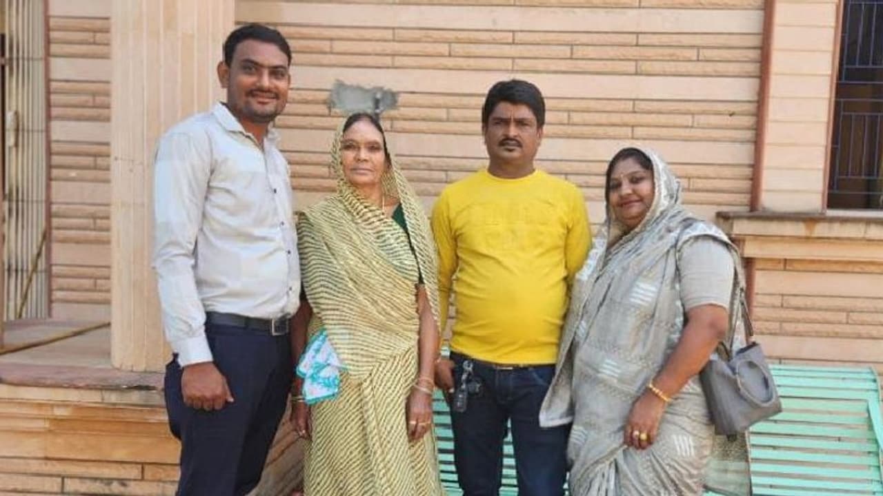 दिवाली से पहले राजस्थान के परिवार की गुजरात में दर्दनाक मौत: माता पिता और बेटे सब खत्म...डरावना था मंजर दिवाली से पहले राजस्थान के परिवार की गुजरात में दर्दनाक मौत: माता पिता और बेटे सब खत्म...डरावना था मंजर