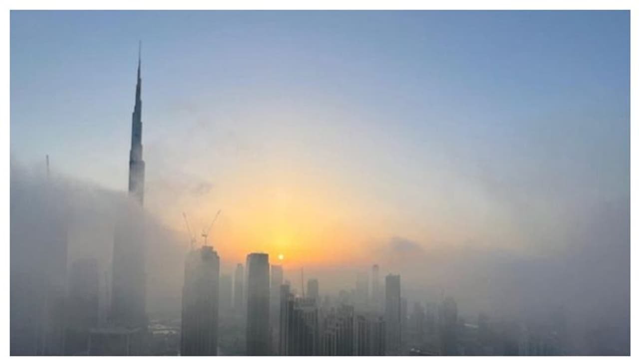 യുഎഇയില് കനത്ത മൂടല്മഞ്ഞ്; റെഡ്, യെല്ലോ അലര്ട്ടുകള് പ്രഖ്യാപിച്ചു യുഎഇയില് കനത്ത മൂടല്മഞ്ഞ്; റെഡ്, യെല്ലോ അലര്ട്ടുകള് പ്രഖ്യാപിച്ചു