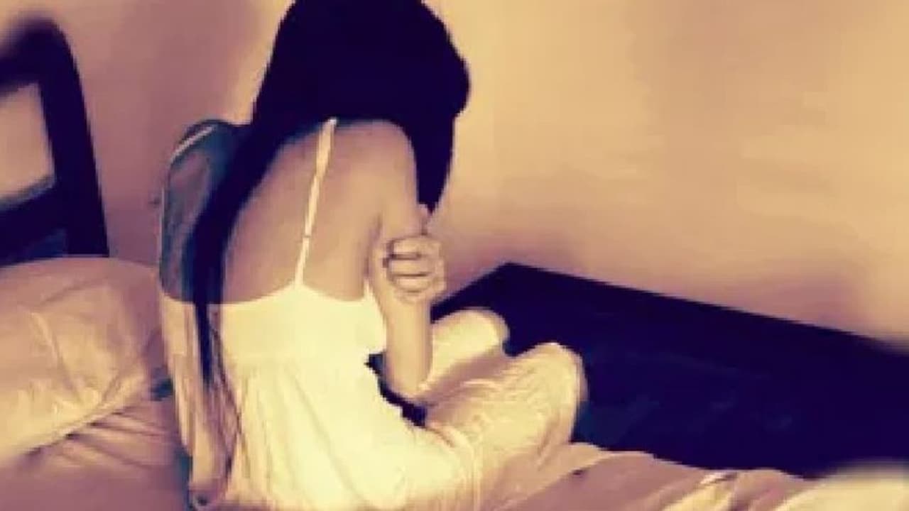 राजस्थान का यह बाप हैवान से कम नहीं: बेटी से 3 साल तक करता रहा रेप, रोंगटे खड़े कर देगी दर्दभरी दास्तां राजस्थान का यह बाप हैवान से कम नहीं: बेटी से 3 साल तक करता रहा रेप, रोंगटे खड़े कर देगी दर्दभरी दास्तां