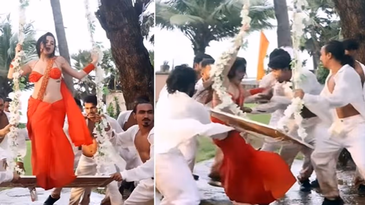 झूला झूलते हुए उर्फी जावेद को स्टाइल मारना पड़ा महंगा, देखिए ऐसा क्या हुआ कि लोग ले रहे मजे झूला झूलते हुए उर्फी जावेद को स्टाइल मारना पड़ा महंगा, देखिए ऐसा क्या हुआ कि लोग ले रहे मजे