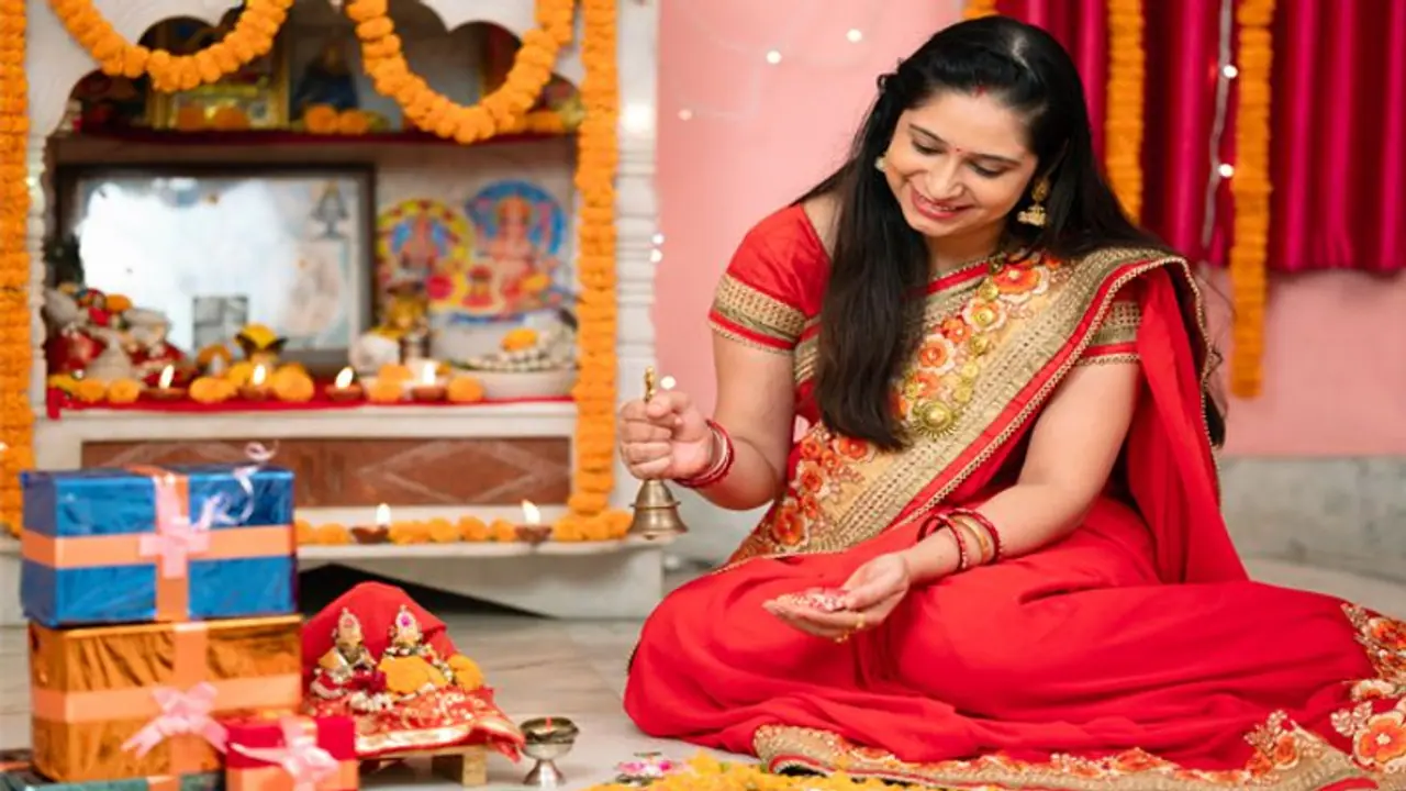 কালীপুজোর আগে বাড়ি থেকে সরিয়ে ফেলুন এই সাতটি অশুভ জিনিস, বাড়িতে প্রবেশ করবেন মা লক্ষ্মী 