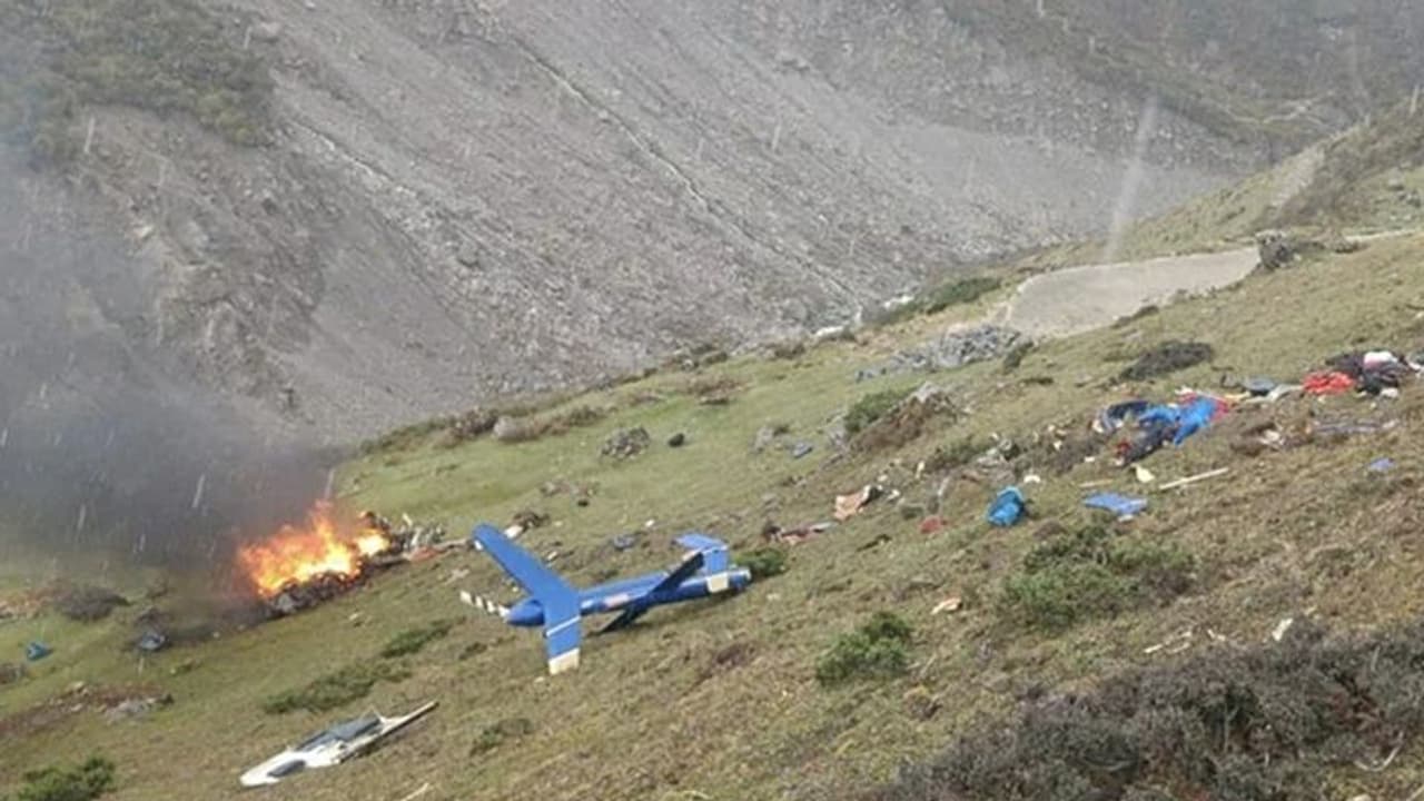 ಕೇದಾರನಾಥದಲ್ಲಿ ಹೆಲಿಕಾಪ್ಟರ್ ಪತನ: ಆರು ಪ್ರವಾಸಿಗರು ಸಾವು