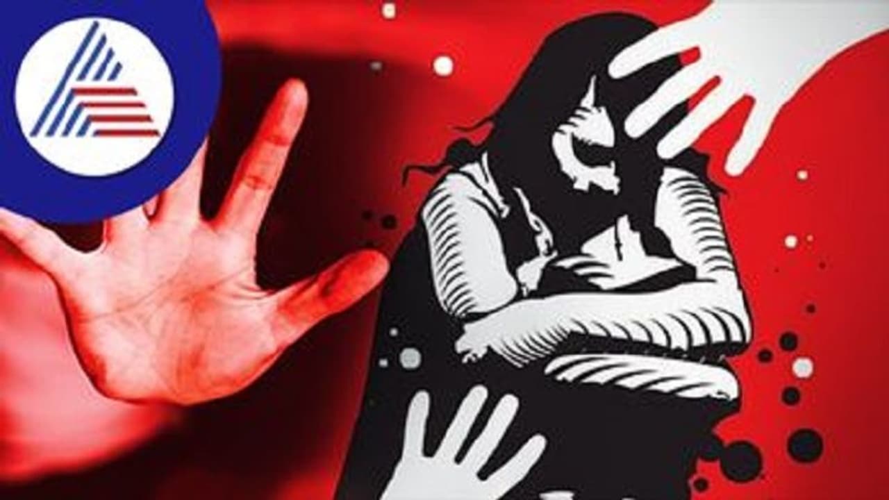 Madhya Pradesh: ಪತ್ನಿ ‘ಅದಲು ಬದಲು’ ಗೇಮ್ಗೆ ಒಪ್ಪದ ಮಹಿಳೆಗೆ ಕಿರುಕುಳ, 50 ಲಕ್ಷ ವರದಕ್ಷಿಣೆಗೂ ಡಿಮ್ಯಾಂಡ್ Madhya Pradesh: ಪತ್ನಿ ‘ಅದಲು ಬದಲು’ ಗೇಮ್ಗೆ ಒಪ್ಪದ ಮಹಿಳೆಗೆ ಕಿರುಕುಳ, 50 ಲಕ್ಷ ವರದಕ್ಷಿಣೆಗೂ ಡಿಮ್ಯಾಂಡ್