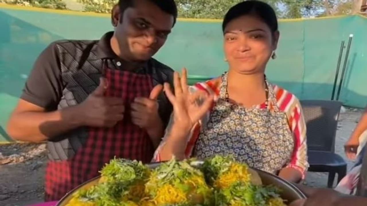 जीवन का फलसफा! साधारण नहीं.. कुछ खास है ये कपल, जानिए क्यों बने हैं इंटरनेट की सुर्खियां जीवन का फलसफा! साधारण नहीं.. कुछ खास है ये कपल, जानिए क्यों बने हैं इंटरनेट की सुर्खियां