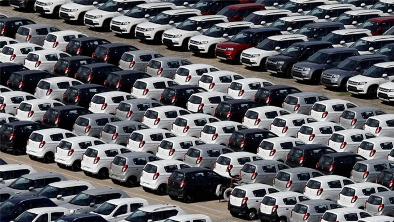 ವಾಹನ ಖರೀದಿಗೆ ಮುಗಿಬಿದ್ದ ಜನ, ತ್ರೈಮಾಸಿಕದಲ್ಲಿ ದಾಖಲೆ ಪ್ರಮಾಣದಲ್ಲಿ ಮಾರಾಟ! ವಾಹನ ಖರೀದಿಗೆ ಮುಗಿಬಿದ್ದ ಜನ, ತ್ರೈಮಾಸಿಕದಲ್ಲಿ ದಾಖಲೆ ಪ್ರಮಾಣದಲ್ಲಿ ಮಾರಾಟ!