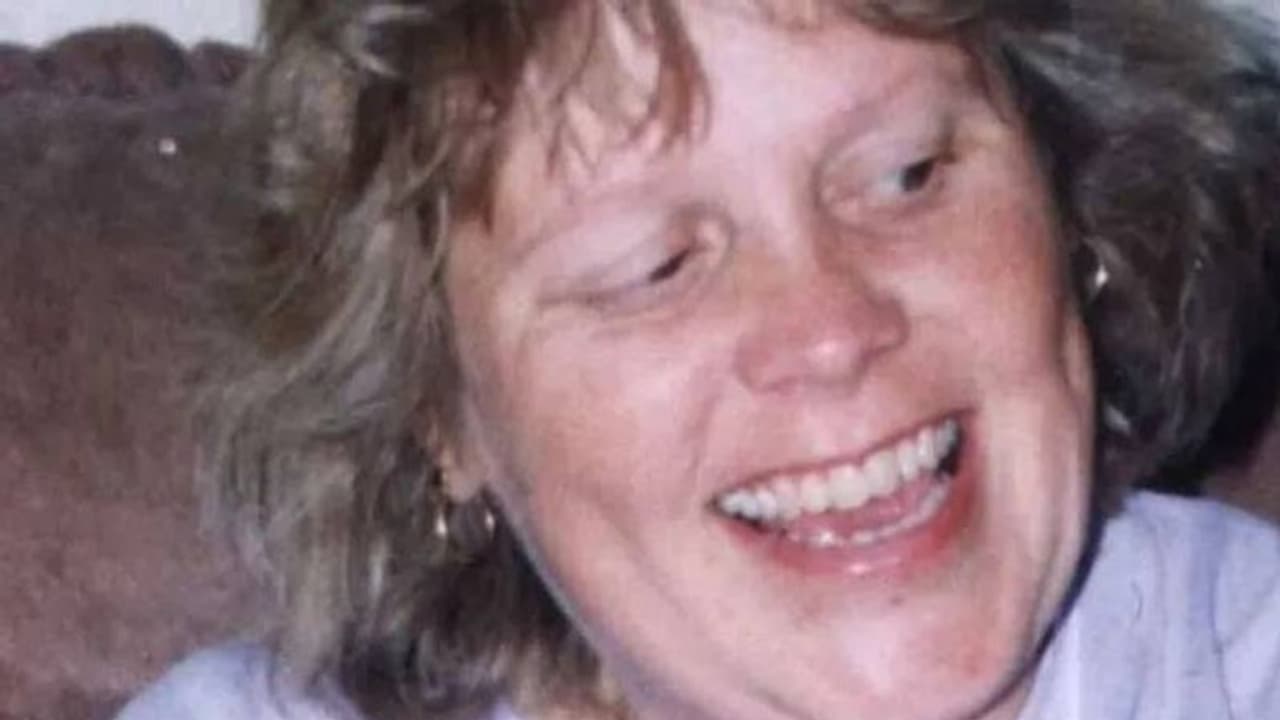 20 വർഷം മുൻപ് ഭർത്താവ് കൊന്നു കുഴിച്ചിട്ട ഗർഭിണിയുടെ ശരീരാവശിഷ്ടങ്ങൾ പൂന്തോട്ടം കുഴിച്ച് കണ്ടെത്തി 20 വർഷം മുൻപ് ഭർത്താവ് കൊന്നു കുഴിച്ചിട്ട ഗർഭിണിയുടെ ശരീരാവശിഷ്ടങ്ങൾ പൂന്തോട്ടം കുഴിച്ച് കണ്ടെത്തി