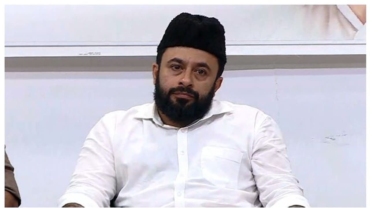 ലീഗ് വിമതര് സംഘടിപ്പിക്കുന്ന സമ്മേളനം, ഹൈദരലി തങ്ങളുടെ മകന് മുഈന് അലി തങ്ങളും പങ്കെടുക്കുന്നു ലീഗ് വിമതര് സംഘടിപ്പിക്കുന്ന സമ്മേളനം, ഹൈദരലി തങ്ങളുടെ മകന് മുഈന് അലി തങ്ങളും പങ്കെടുക്കുന്നു