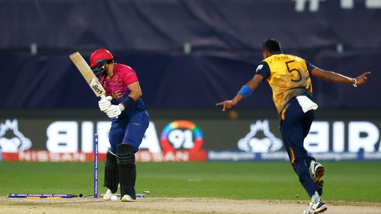 T20 World Cup में श्रीलंकाई ने यूएई को 79 रन से हराया, घातक गेंद ने उखाड़ दिए स्टंप के माइक्रोफोन