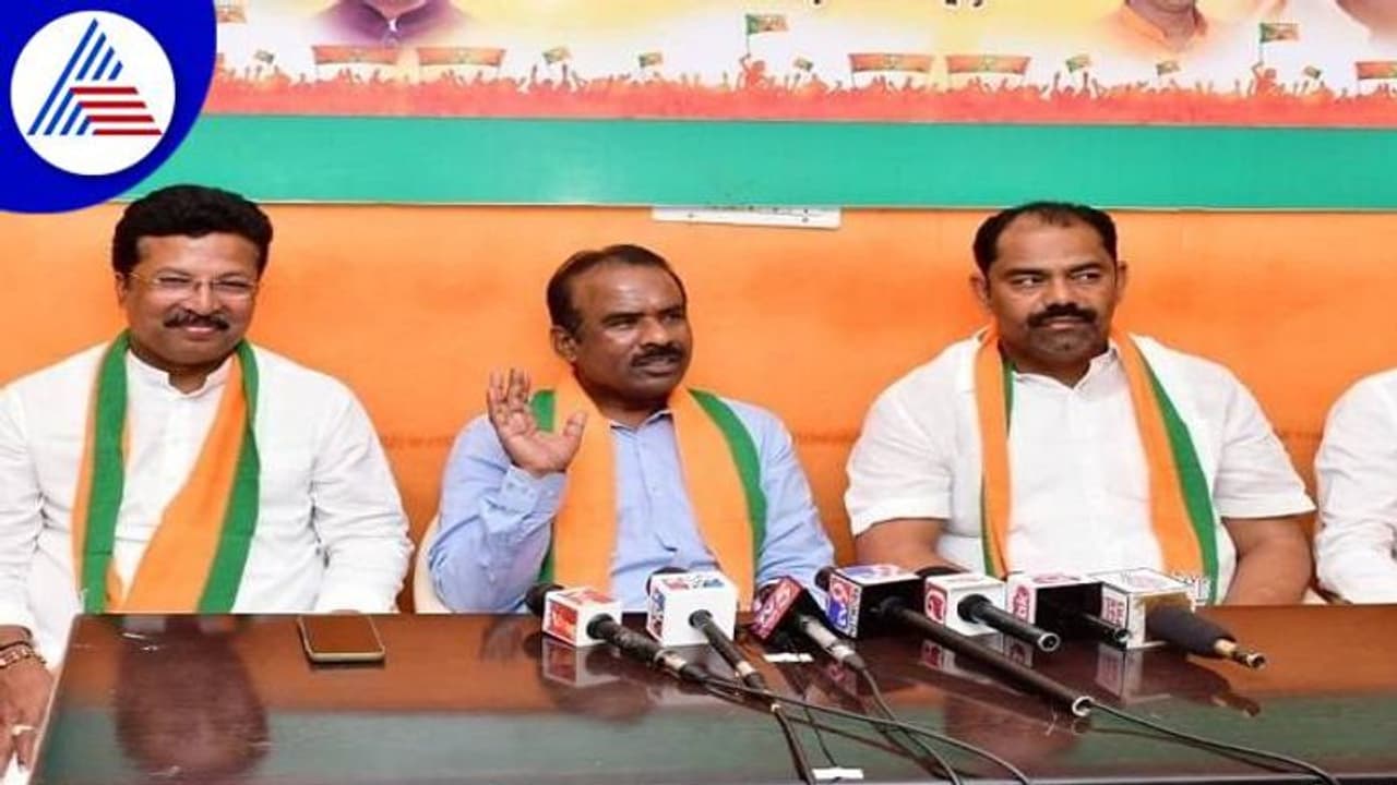 ಸಿದ್ದರಾಮಯ್ಯ ಪದತ್ಯಾಗಕ್ಕೆ ಹೋರಾಟ: ವಿಧಾನಪರಿಷತ್ ಸದಸ್ಯ ರವಿಕುಮಾರ್ ಸಿದ್ದರಾಮಯ್ಯ ಪದತ್ಯಾಗಕ್ಕೆ ಹೋರಾಟ: ವಿಧಾನಪರಿಷತ್ ಸದಸ್ಯ ರವಿಕುಮಾರ್