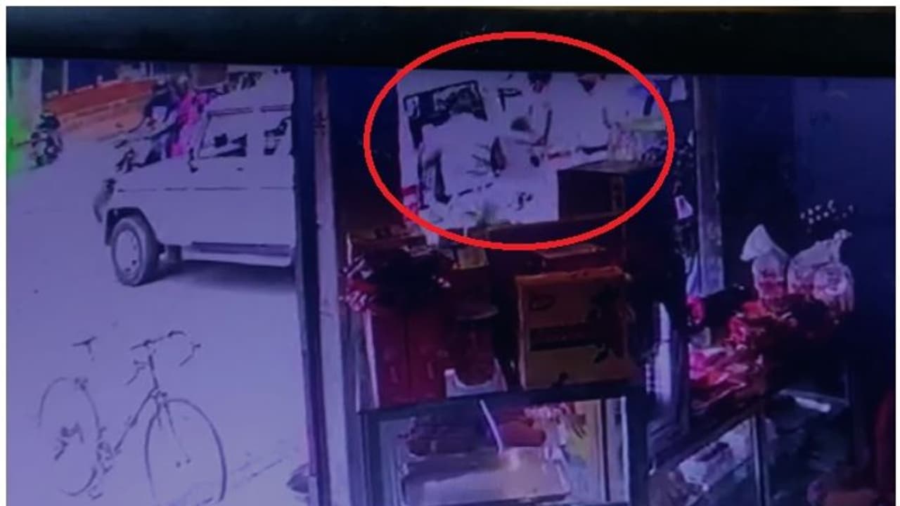 വിദ്യാർത്ഥിയെ അസഭ്യം പറഞ്ഞപ്പോൾ ഇടപെട്ടു; എസ്എഫ്ഐ നേതാവിനെ പൊലീസ് മർദിച്ചെന്ന് പരാതി