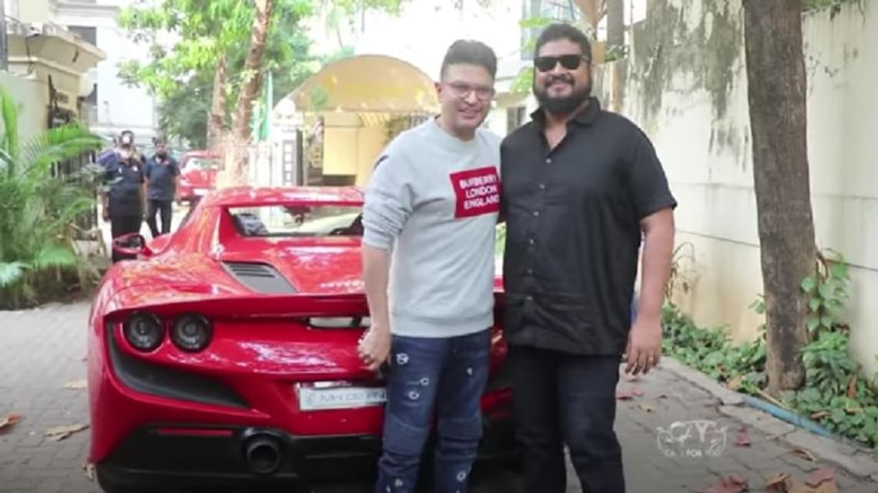 ആദിപുരുഷ് റിലീസിനു മുന്പേ സംവിധായകന് നിര്മ്മാതാവിന്റെ സമ്മാനം; 4.02 കോടിയുടെ ഫെറാരി! ആദിപുരുഷ് റിലീസിനു മുന്പേ സംവിധായകന് നിര്മ്മാതാവിന്റെ സമ്മാനം; 4.02 കോടിയുടെ ഫെറാരി!