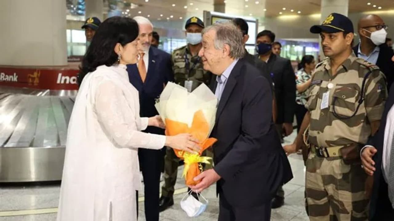 UN जनरल सेक्रेट्री गुटेरेस 3 दिवसीय भारत यात्रा पर मुंबई पहुंचे; 26/11 आतंकी हमले के पीड़ितों को श्रद्धांजलि UN जनरल सेक्रेट्री गुटेरेस 3 दिवसीय भारत यात्रा पर मुंबई पहुंचे; 26/11 आतंकी हमले के पीड़ितों को श्रद्धांजलि