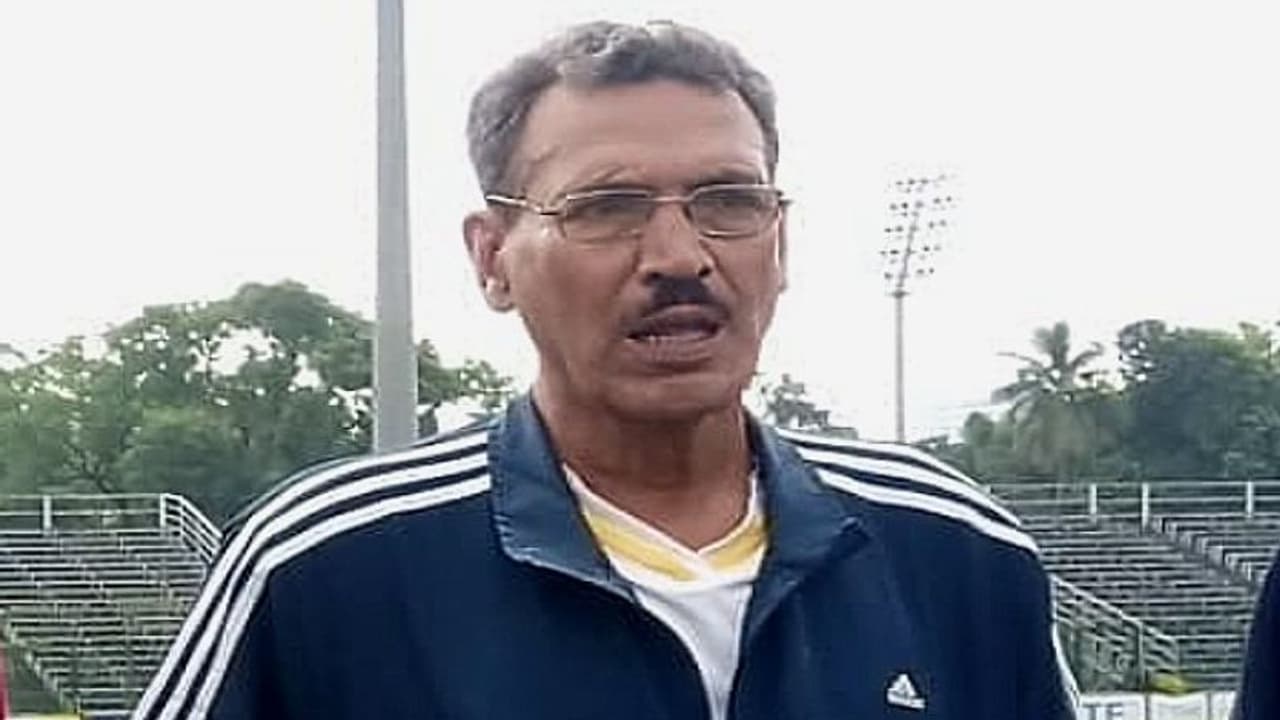 একটানা জ্বরে কাবু ফুটবল প্রশিক্ষক সুব্রত ভট্টাচার্য, টানা ৩ দিনের জ্বরের পর ধরা পড়ল ডেঙ্গি!