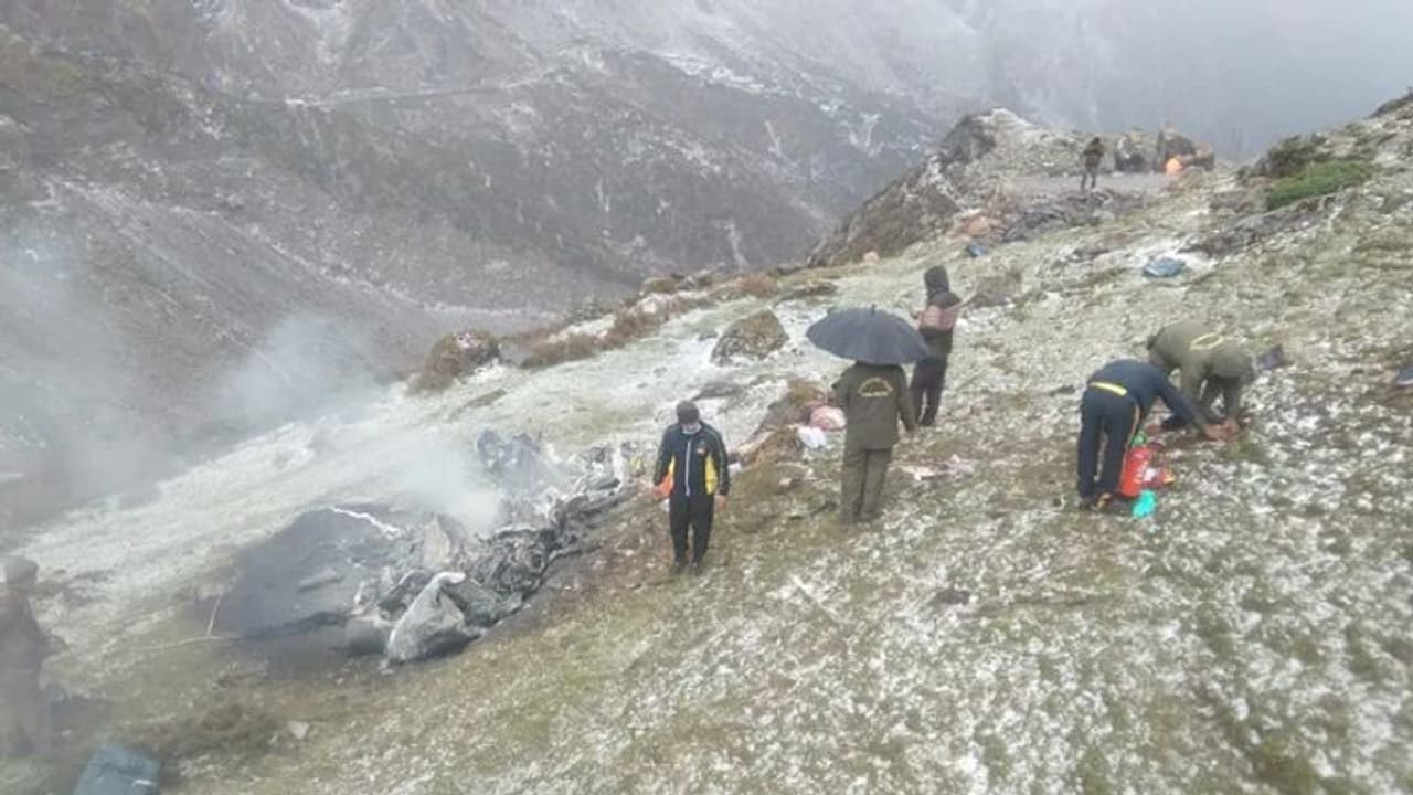 கேதார்நாத் ஹெலிகாப்டர் விபத்தில் உயிரிழந்த 3 தமிழர்கள்... சென்னை வந்தடைந்தது உடல்கள்!! கேதார்நாத் ஹெலிகாப்டர் விபத்தில் உயிரிழந்த 3 தமிழர்கள்... சென்னை வந்தடைந்தது உடல்கள்!!