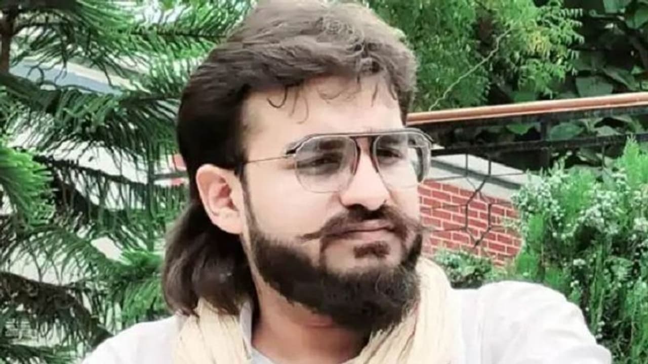 भगोड़ा घोषित हो चुके अब्बास अंसारी को SC से मिली राहत, UP सरकार को जारी हुआ नोटिस भगोड़ा घोषित हो चुके अब्बास अंसारी को SC से मिली राहत, UP सरकार को जारी हुआ नोटिस