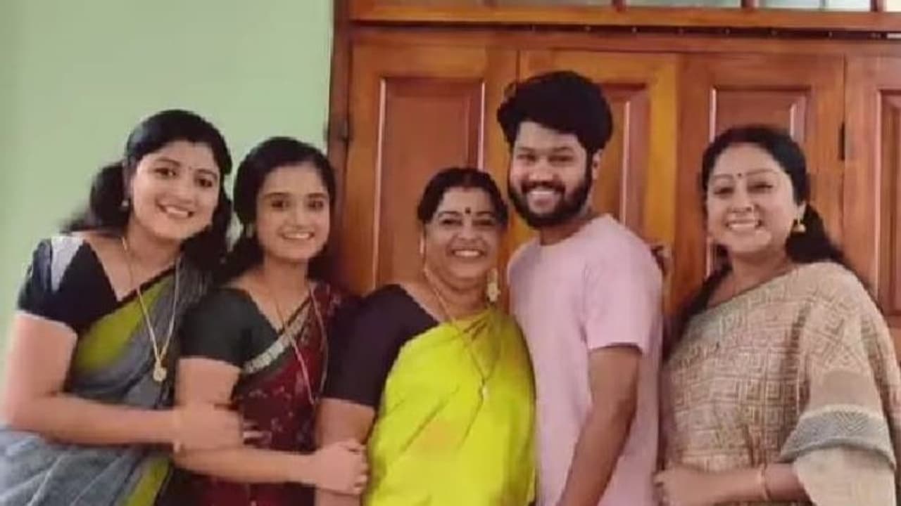 'അമ്മ മനസ്'; മനോഹരമായ വീഡിയോ പങ്കുവെച്ച് 'സാന്ത്വനം' കുടുംബം 'അമ്മ മനസ്'; മനോഹരമായ വീഡിയോ പങ്കുവെച്ച് 'സാന്ത്വനം' കുടുംബം