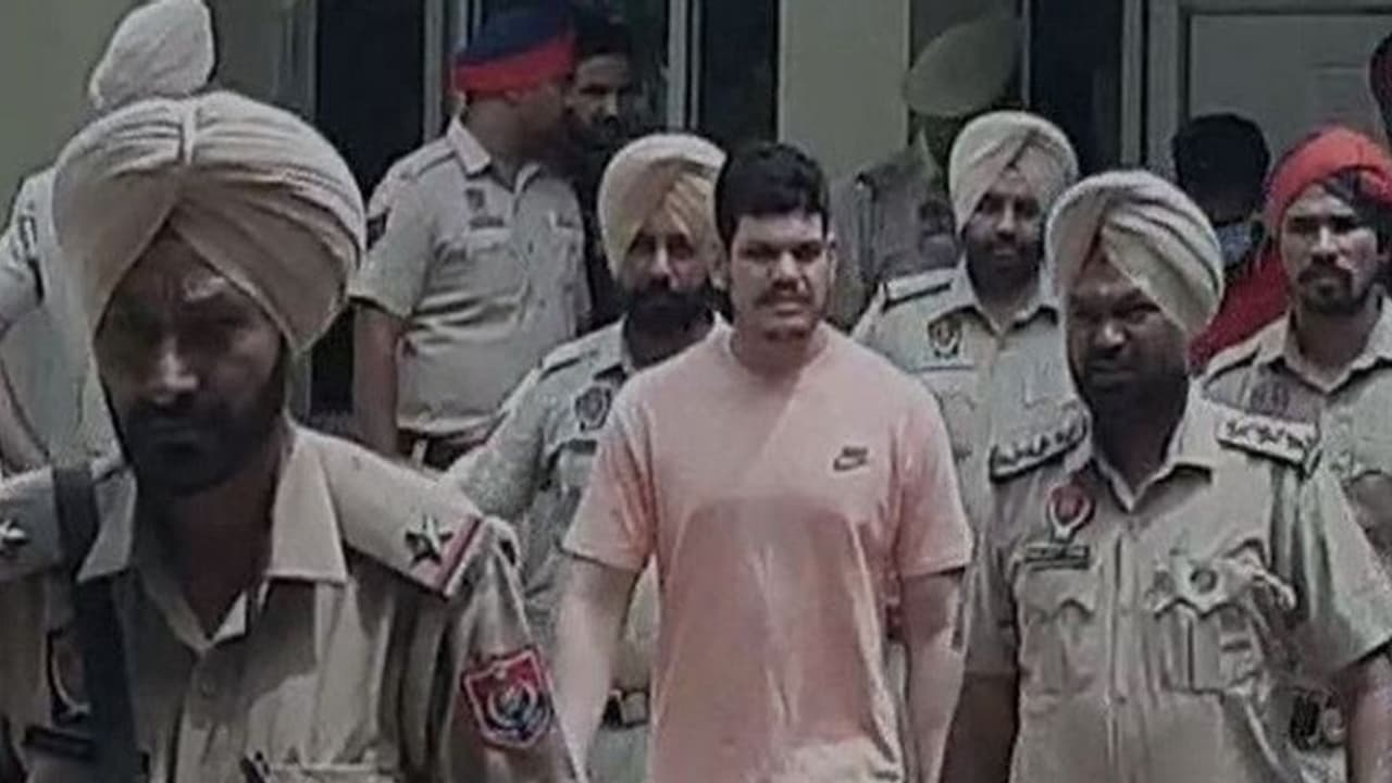 कुख्यात गैंगस्टर टीनू को दिल्ली पुलिस ने अजमेर से किया गिरफ्तार, मूसेवाला मर्डर केस में है मोस्ट वांटेड कुख्यात गैंगस्टर टीनू को दिल्ली पुलिस ने अजमेर से किया गिरफ्तार, मूसेवाला मर्डर केस में है मोस्ट वांटेड