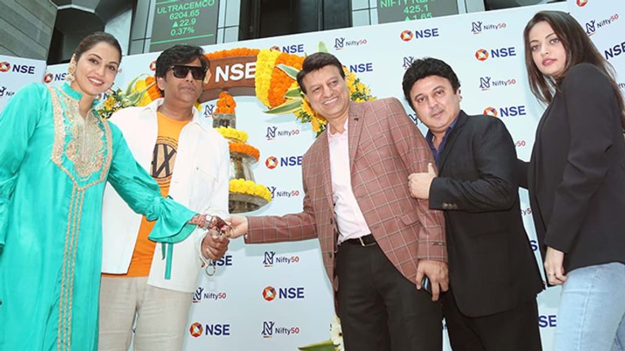 Love You Loktantra: दिल को छुएगी रवि किशन, ईशा कोप्पिकर की फिल्म, NSE में हुई बेल रिंगिंग सेरेमनी Love You Loktantra: दिल को छुएगी रवि किशन, ईशा कोप्पिकर की फिल्म, NSE में हुई बेल रिंगिंग सेरेमनी