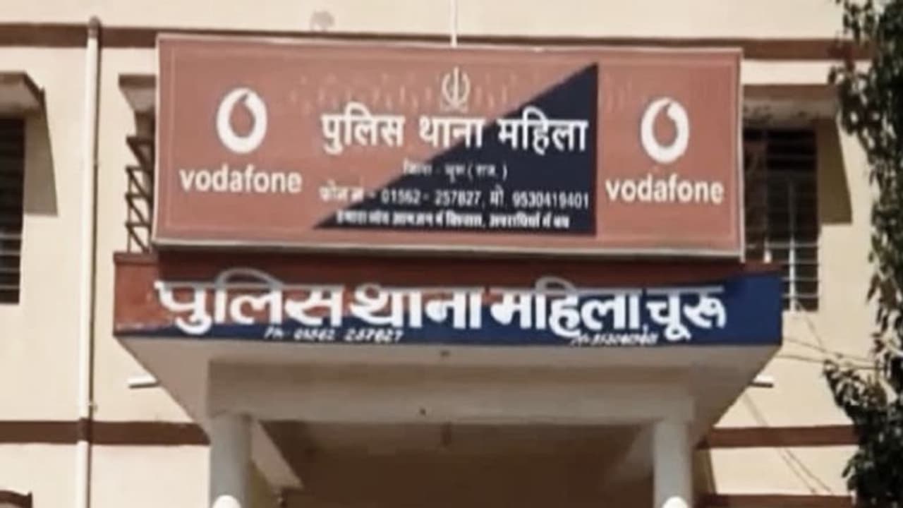 पति की यातनाओं से त्रस्त पत्नी को लगा मिल गया सहारा, पर उसने भी मजबूरी का ऐसा फायदा उठाया कि नर्स पहुंची थाने पति की यातनाओं से त्रस्त पत्नी को लगा मिल गया सहारा, पर उसने भी मजबूरी का ऐसा फायदा उठाया कि नर्स पहुंची थाने