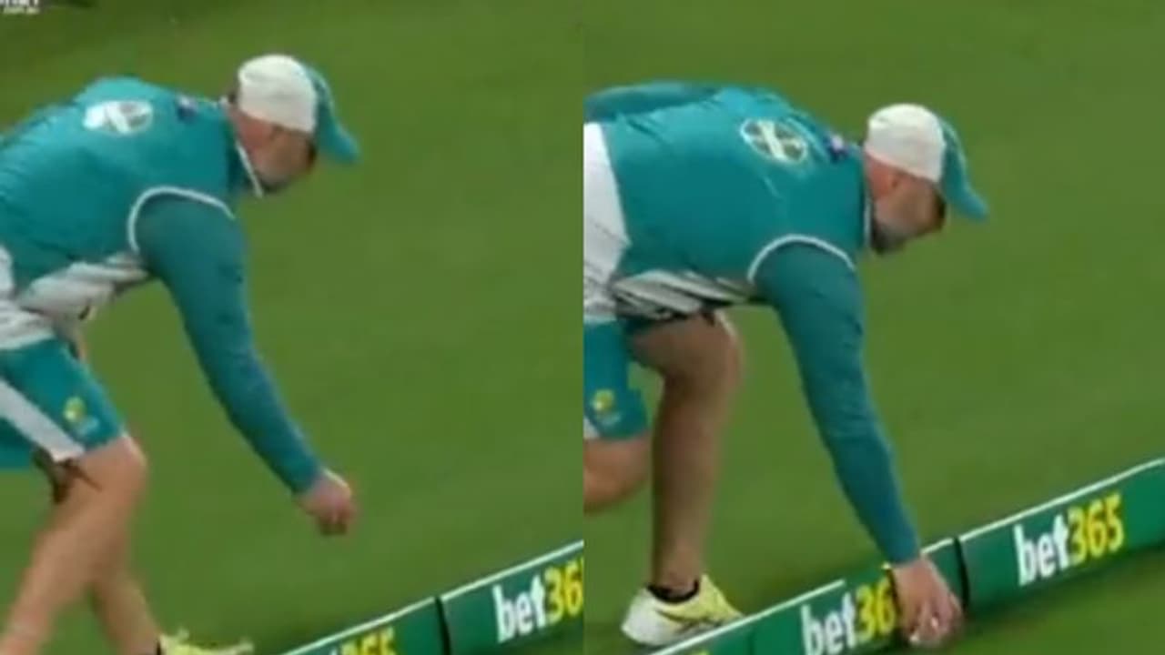 ബോള് ബോയിയായി താരങ്ങളും; പിഴ ഒഴിവാക്കാന് ഓസീസ് ടീമിന്റെ പൊടിക്കൈ; അമ്പരന്ന് ആരാധകര് വീഡിയോ ബോള് ബോയിയായി താരങ്ങളും; പിഴ ഒഴിവാക്കാന് ഓസീസ് ടീമിന്റെ പൊടിക്കൈ; അമ്പരന്ന് ആരാധകര് വീഡിയോ