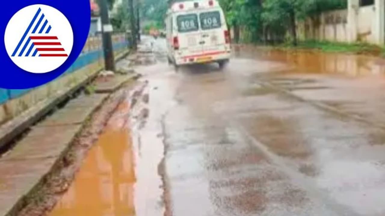 Mudbidri Road: ಕುಸಿವ ಭೀತಿಯಲ್ಲಿ ತೋಡು, ಕೊಳಚೆ ಹರಿವ ರೋಡು! Mudbidri Road: ಕುಸಿವ ಭೀತಿಯಲ್ಲಿ ತೋಡು, ಕೊಳಚೆ ಹರಿವ ರೋಡು!