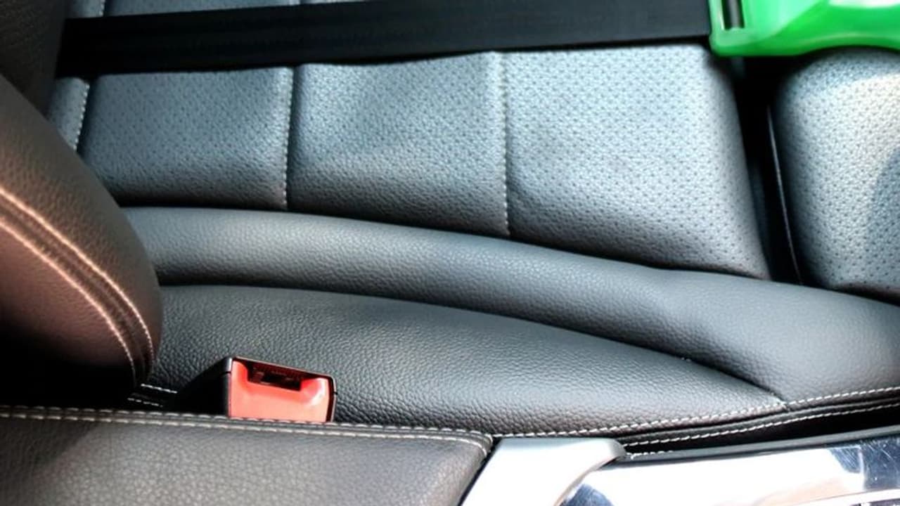 कितना जरूरी है पिछली सीट पर सीटबेल्ट लगाना, सरकार ने क्यों बढ़ाया जुर्माना कितना जरूरी है पिछली सीट पर सीटबेल्ट लगाना, सरकार ने क्यों बढ़ाया जुर्माना