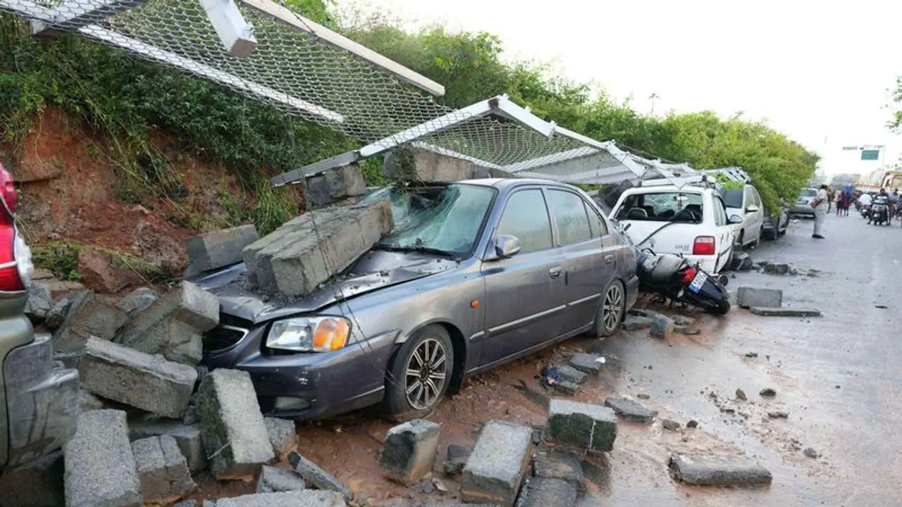 फिर पानी में डूबी स्मार्ट सिटी बेंगलुरु, लगातार तीसरे महीने बरसी आफत, देखिए सोशल मीडिया पर वायरल कुछ वीडियोज फिर पानी में डूबी स्मार्ट सिटी बेंगलुरु, लगातार तीसरे महीने बरसी आफत, देखिए सोशल मीडिया पर वायरल कुछ वीडियोज