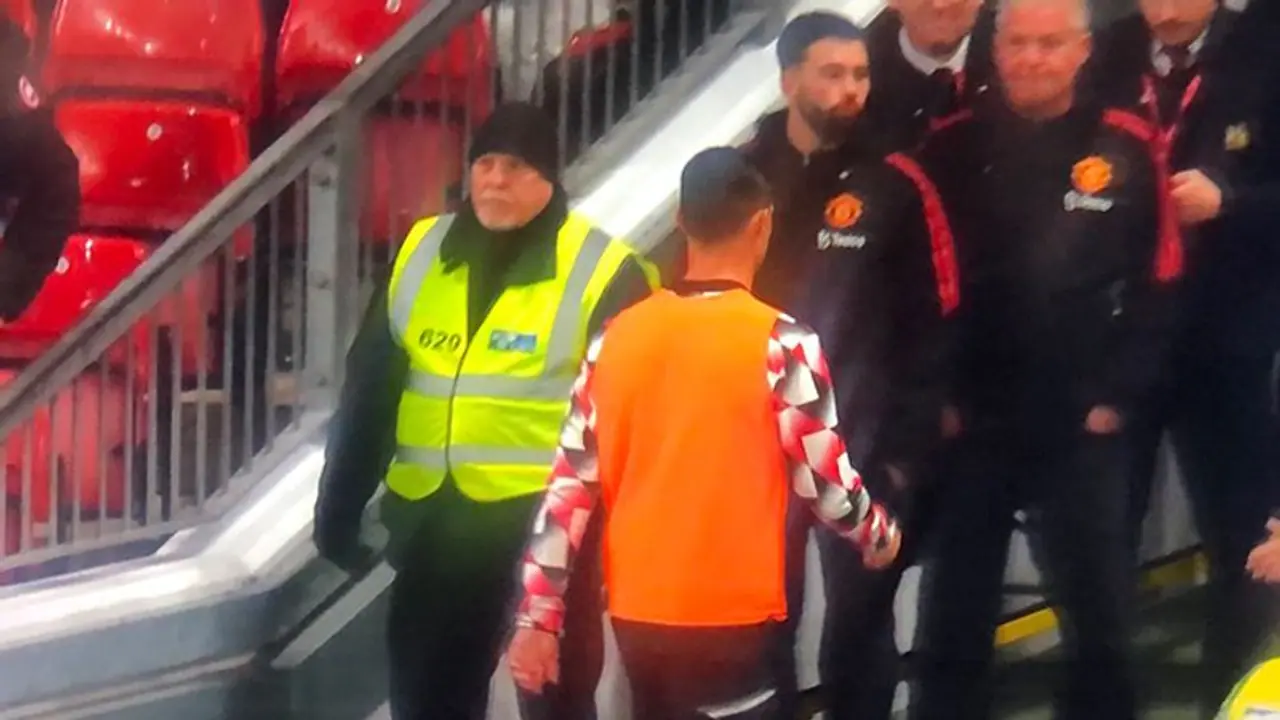 'Unacceptable!' 'Does Ronaldo think he's greater than Man United?' Pundits slam walk off before full time