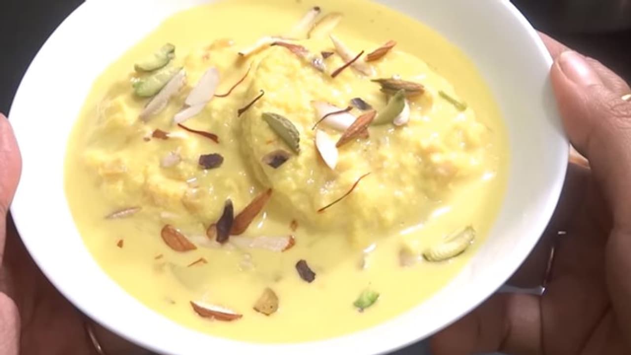 घर में बची ब्रेड से 15 मिनट में बनाएं ये 600 700 रु. किलो में मिलने वाली मिठाई, नोट कर लें रेसिपी घर में बची ब्रेड से 15 मिनट में बनाएं ये 600 700 रु. किलो में मिलने वाली मिठाई, नोट कर लें रेसिपी