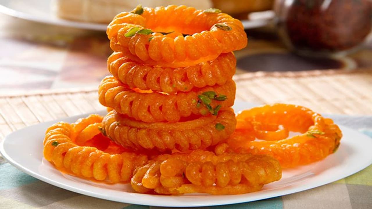 क्या दिवाली पर बनाना चाहते हैं रसभरी इमरती, तो इस तरह बनाएं ये शानदार डिश