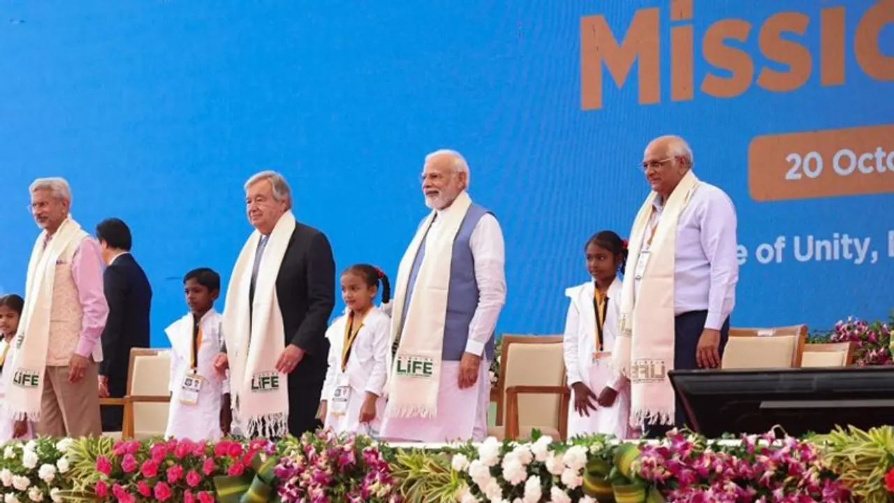 English ಭಾಷೆ ಜ್ಞಾನದ ಮಾನದಂಡವಲ್ಲ; ಸಂವಹನ ಮಾಧ್ಯಮವಷ್ಟೇ: ಪ್ರಧಾನಿ ಮೋದಿ 